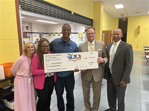 Horizon SMOTY Javis Moore with prize patrol